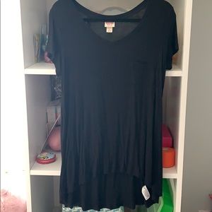 Black hi-low short sleeved tee
